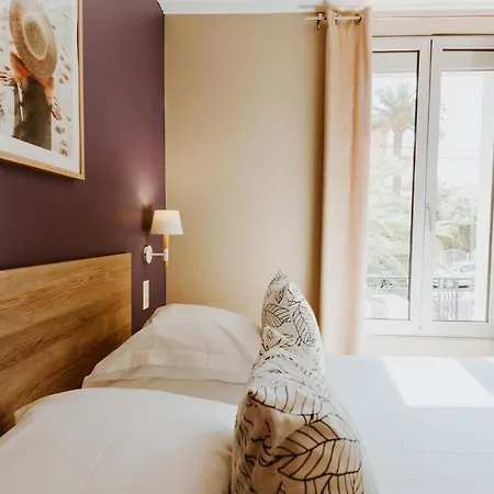 Le Petit Castel فندق أنتيب