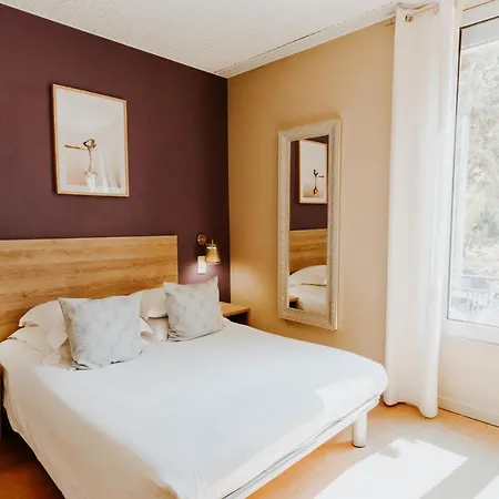 فندق Le Petit Castel