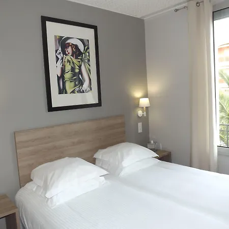 Le Petit Castel فندق أنتيب