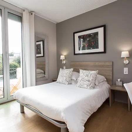 Le Petit Castel أنتيب