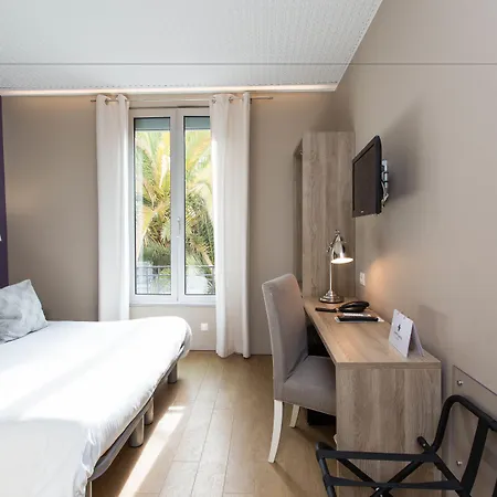 Le Petit Castel 3*