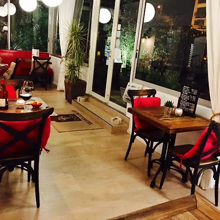 小卡斯特勒酒店
