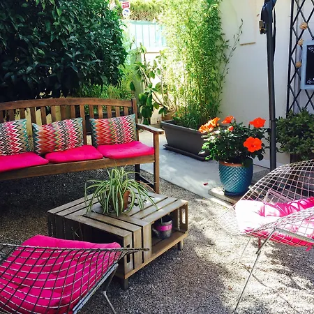 Le Petit Castel فندق