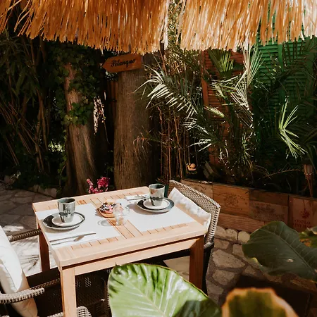 فندق Le Petit Castel 3*