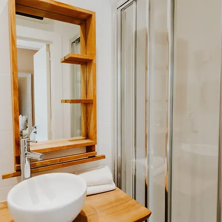 Le Petit Castel فندق أنتيب