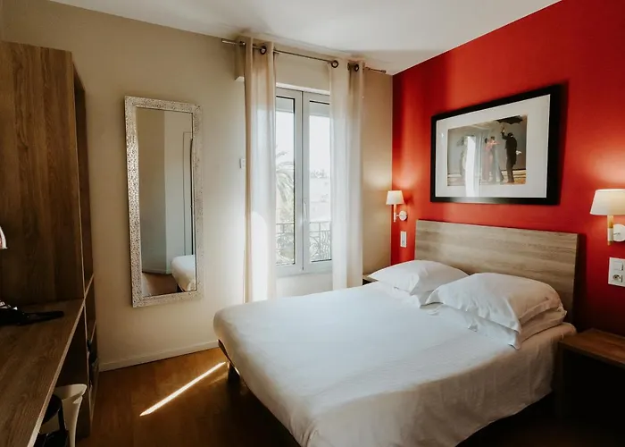 Le Petit Castel Hotel 3*