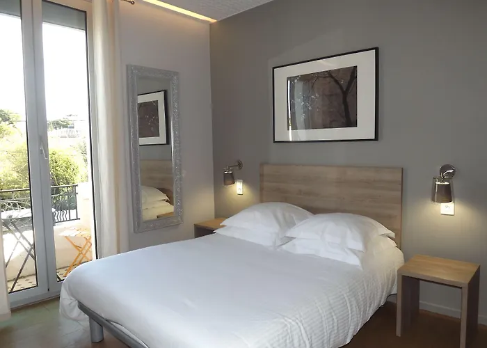 Hotel Le Petit Castel 3*