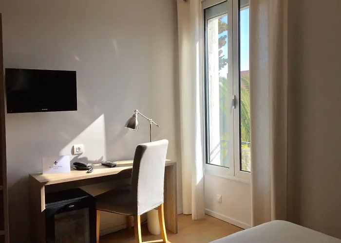 Hotel Le Petit Castel Antibes