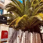 Le Petit Castel
