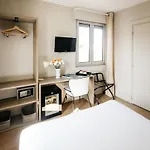 小卡斯特勒酒店 3*