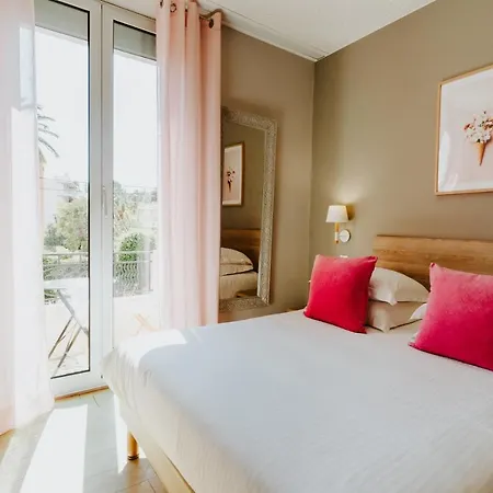 Le Petit Castel 3*