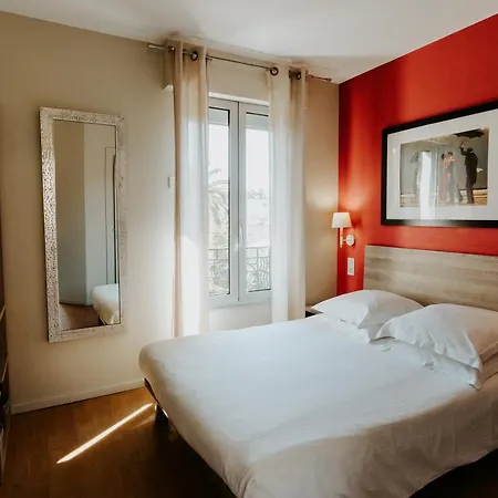 Le Petit Castel Hotel 3*