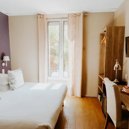 Le Petit Castel Hotel 3*