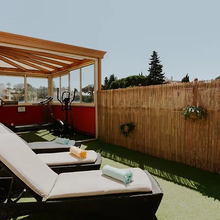 Le Petit Castel