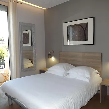 Szálloda Le Petit Castel 3*