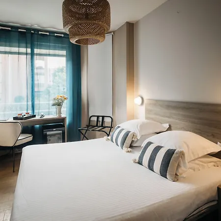 Le Petit Castel Hotel 3*