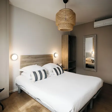 Le Petit Castel Hotel 3*