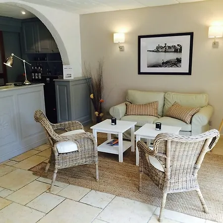 Le Petit Castel 3*