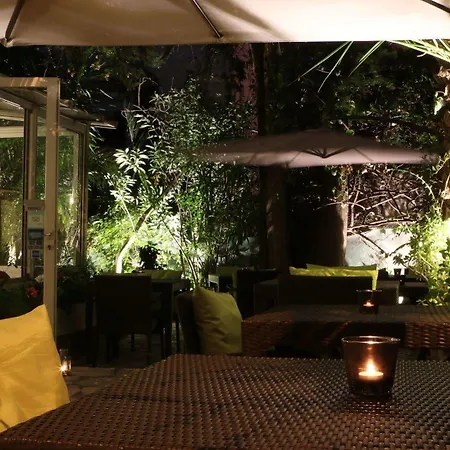 Le Petit Castel 3*