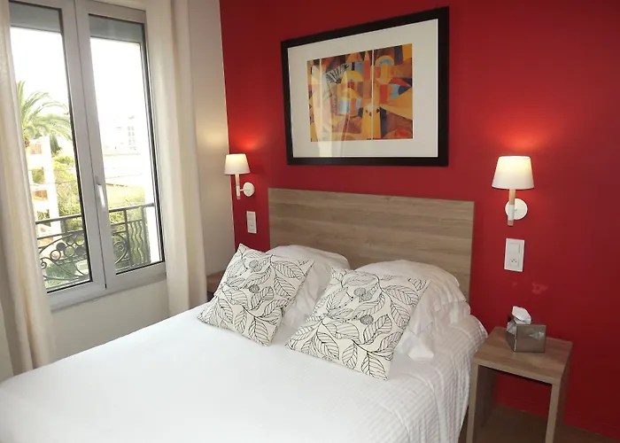 Le Petit Castel 3* אנטיב