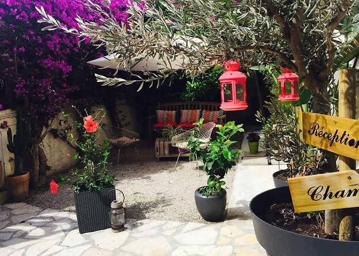 Le Petit Castel 3* אנטיב