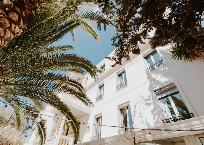 Le Petit Castel Hotel 3*