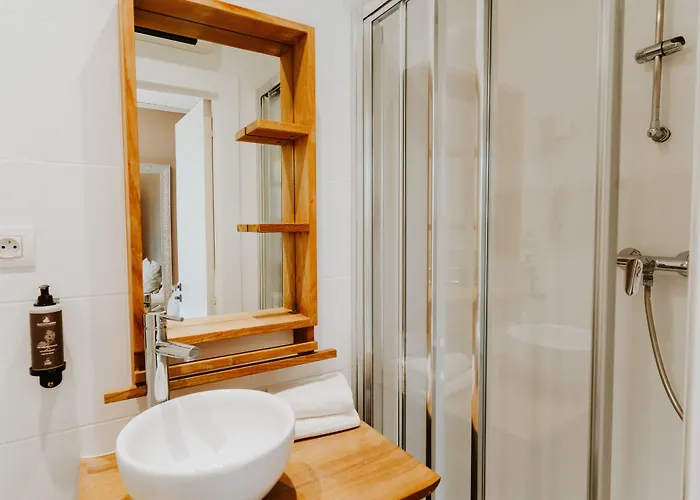 Le Petit Castel מלון אנטיב