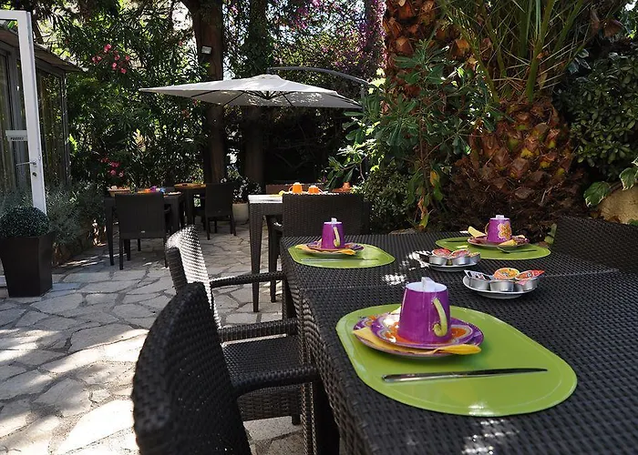 Hotel Le Petit Castel Antibes